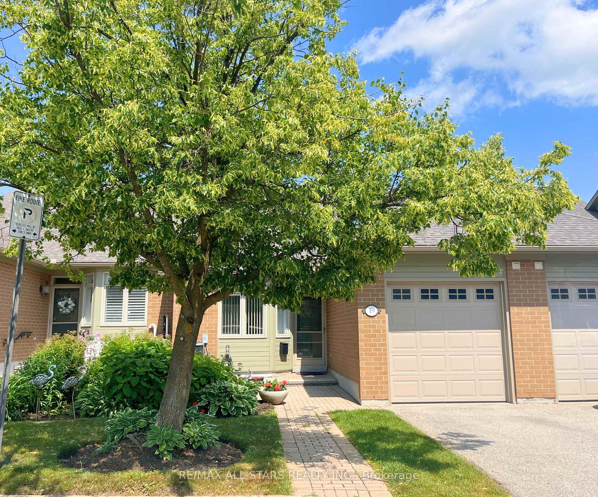Photo 1 of 19 Christina Falls Way, Markham, Greensborough — HOMEH