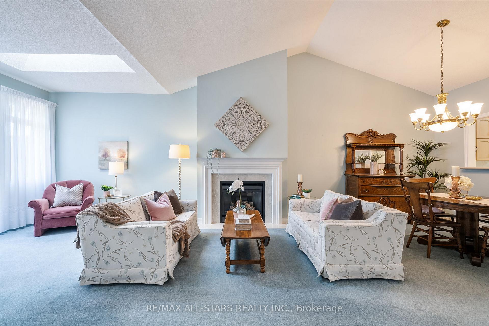 Photo 2 of 19 Christina Falls Way, Markham, Greensborough — HOMEH