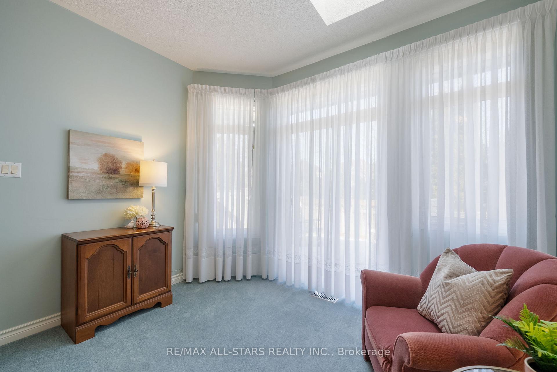 Photo 5 of 19 Christina Falls Way, Markham, Greensborough — HOMEH