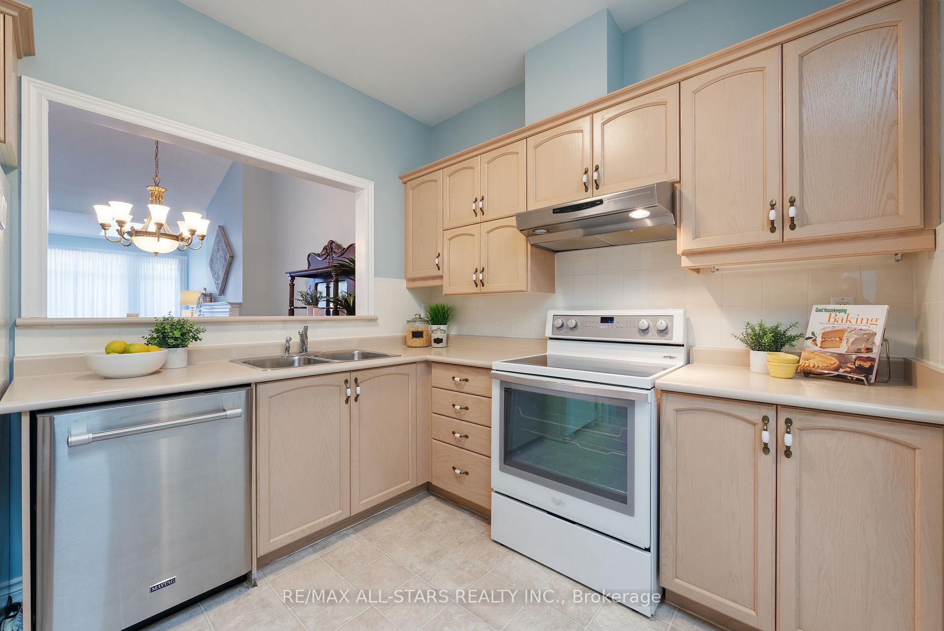 Photo 8 of 19 Christina Falls Way, Markham, Greensborough — HOMEH