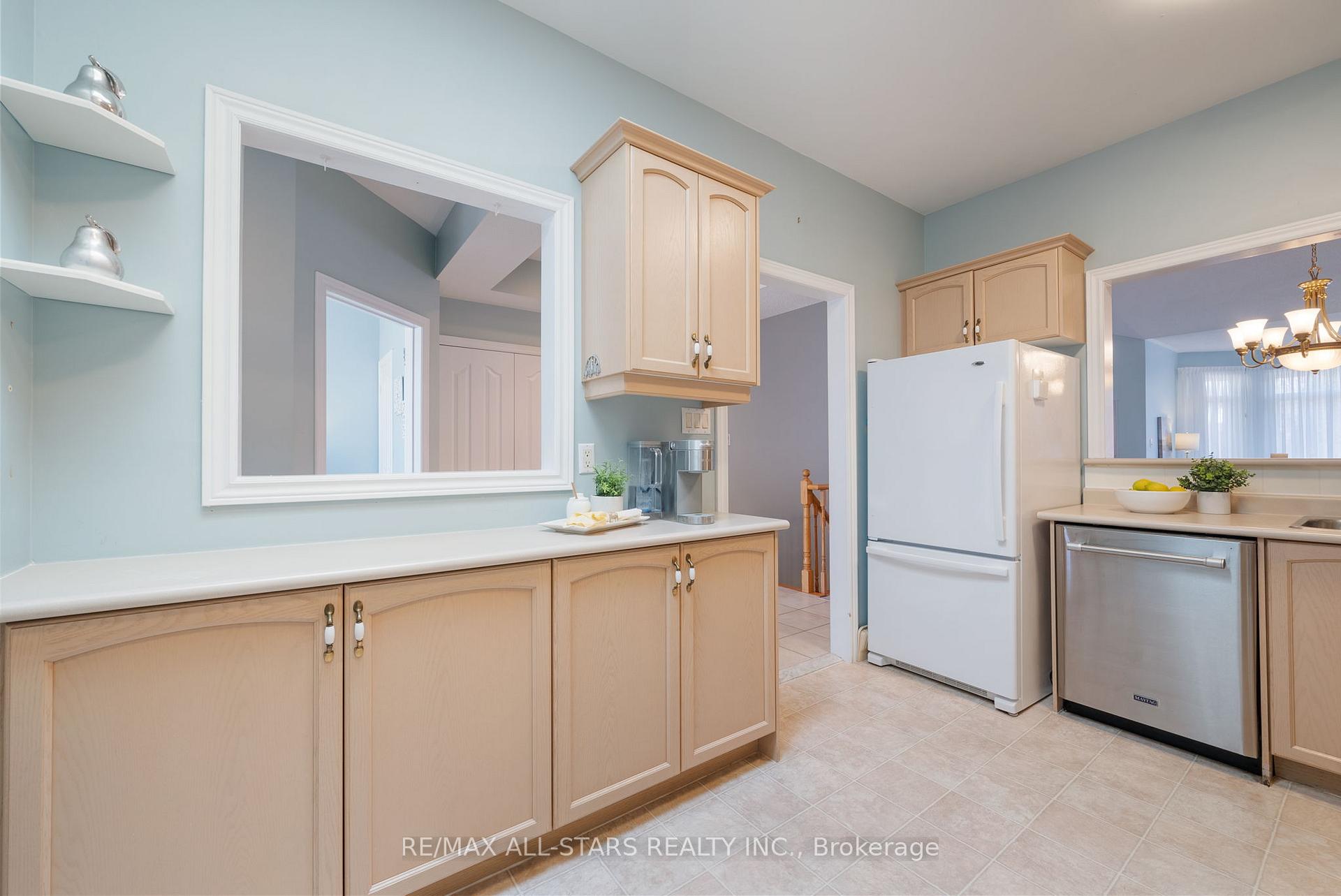 Photo 10 of 19 Christina Falls Way, Markham, Greensborough — HOMEH