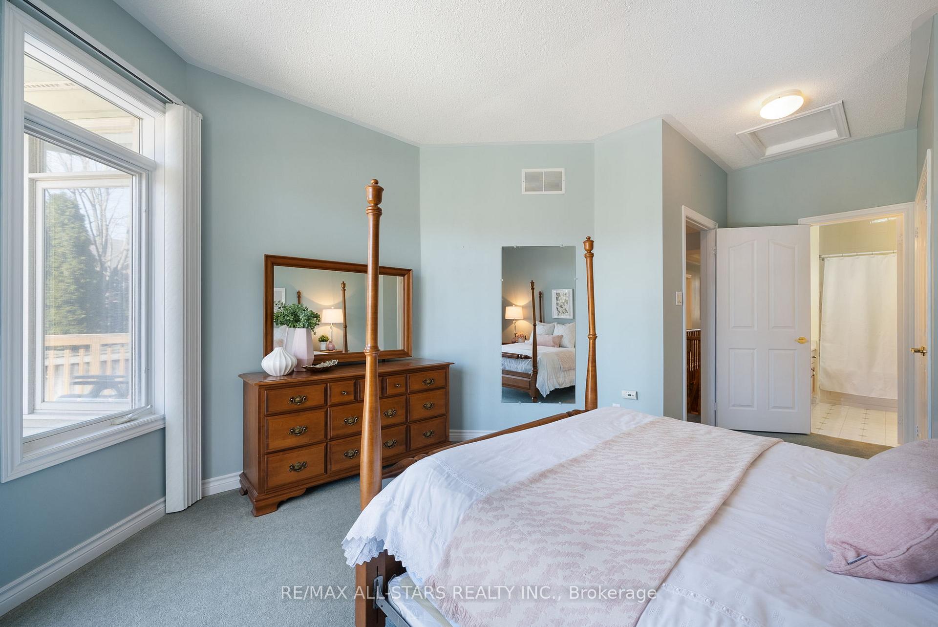 Photo 13 of 19 Christina Falls Way, Markham, Greensborough — HOMEH