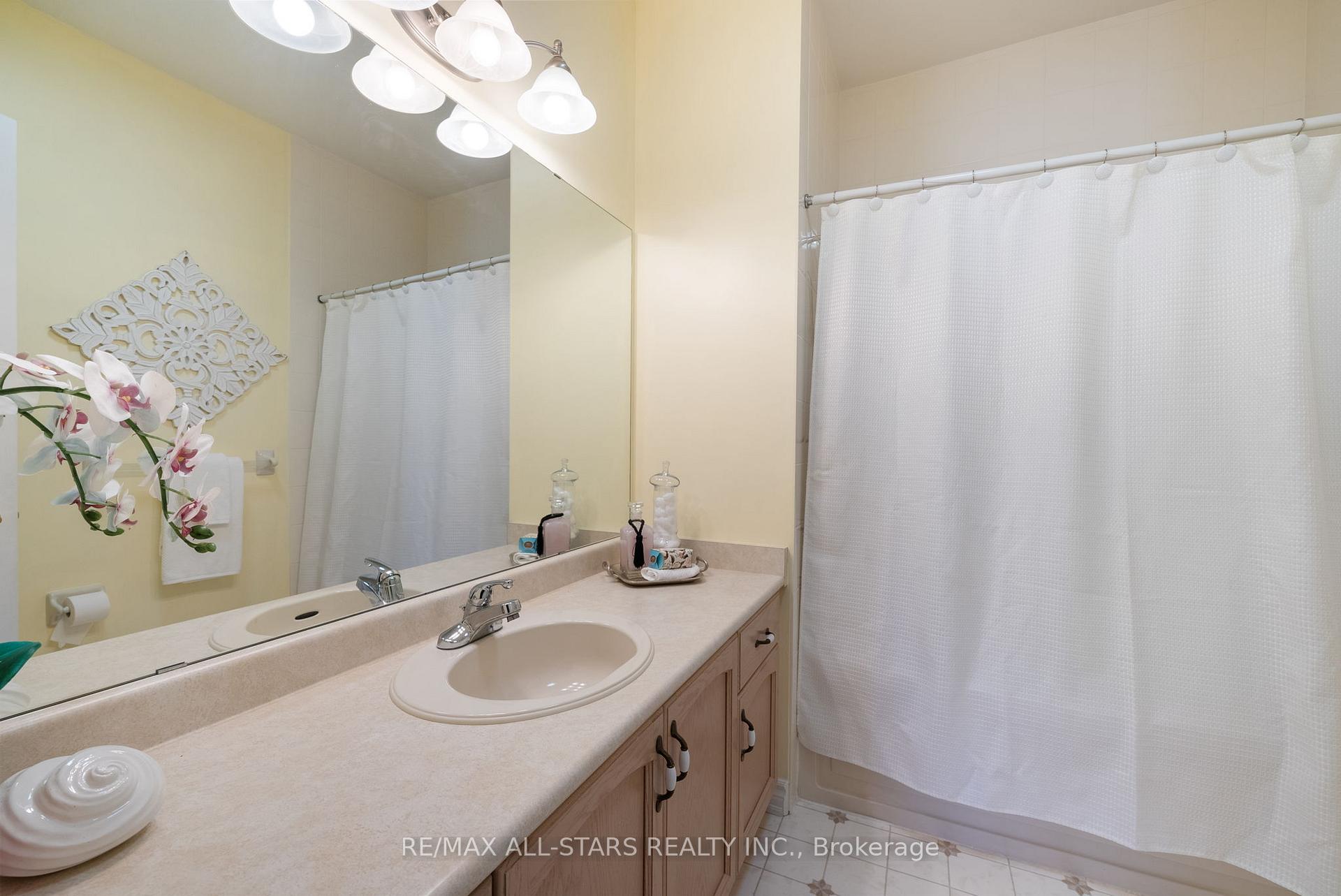 Photo 15 of 19 Christina Falls Way, Markham, Greensborough — HOMEH