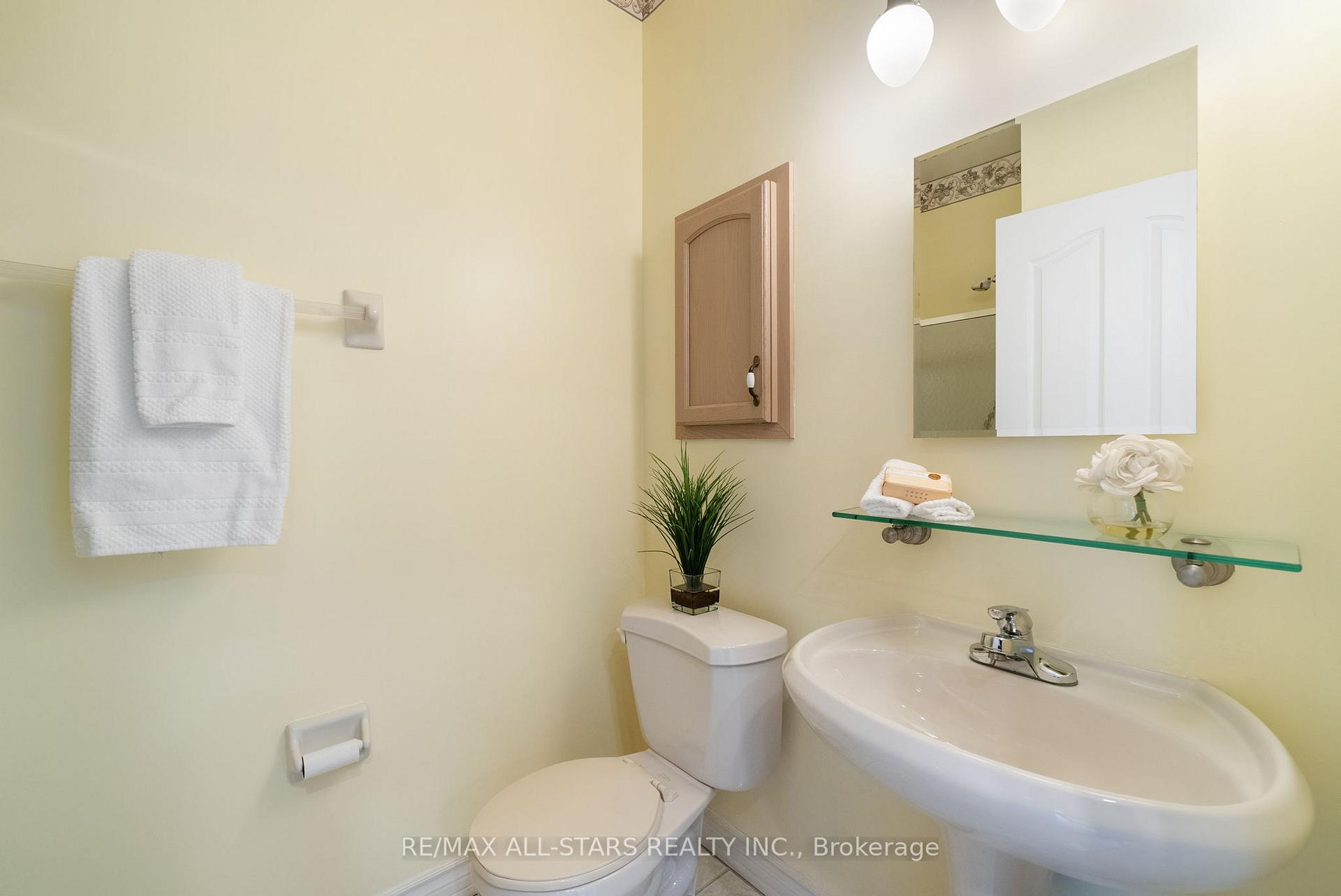 Photo 18 of 19 Christina Falls Way, Markham, Greensborough — HOMEH