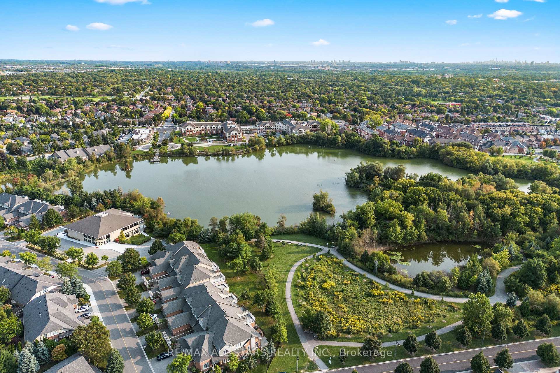 Photo 43 of 19 Christina Falls Way, Markham, Greensborough — HOMEH