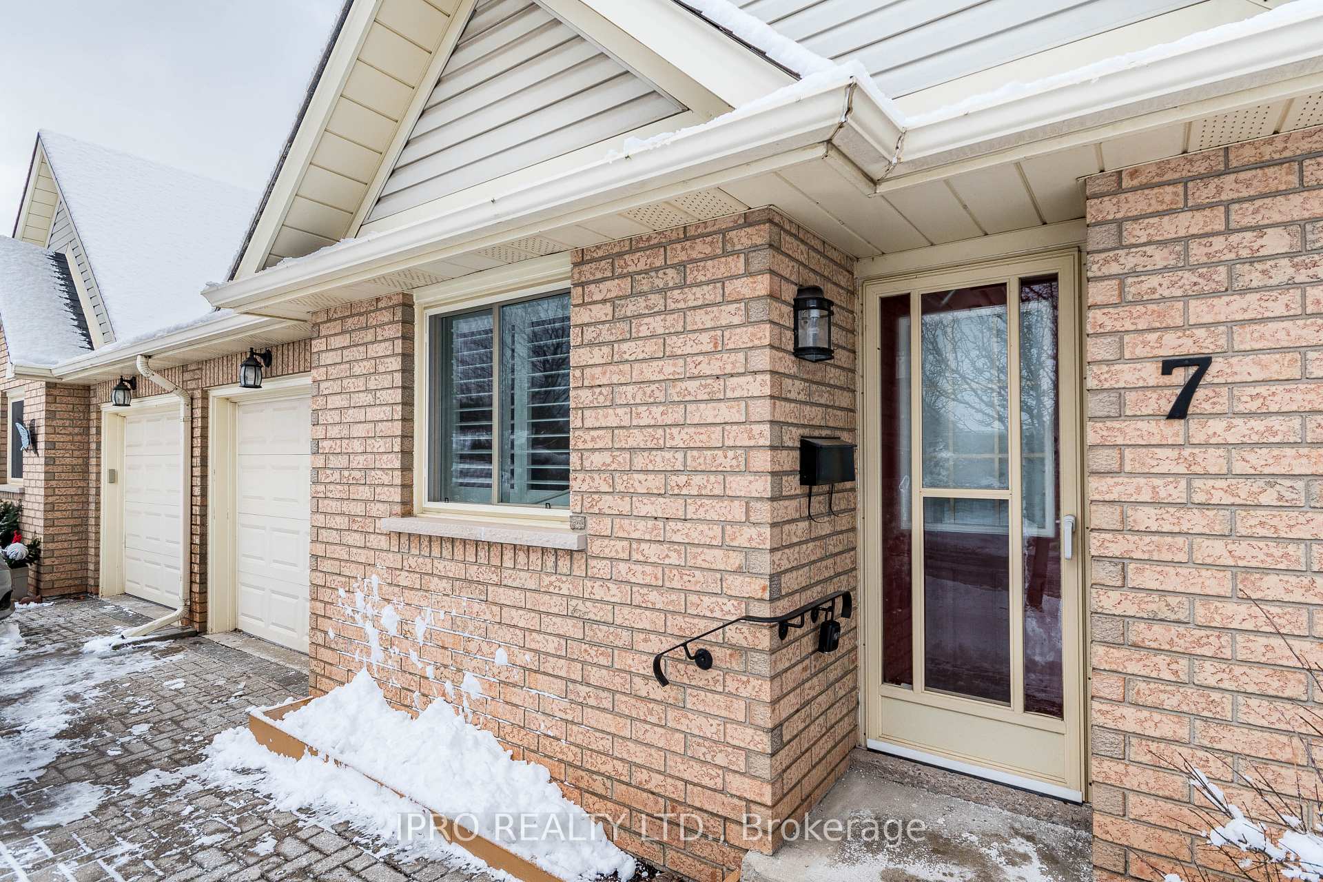 Front of Unit 7, 165 Main Street E