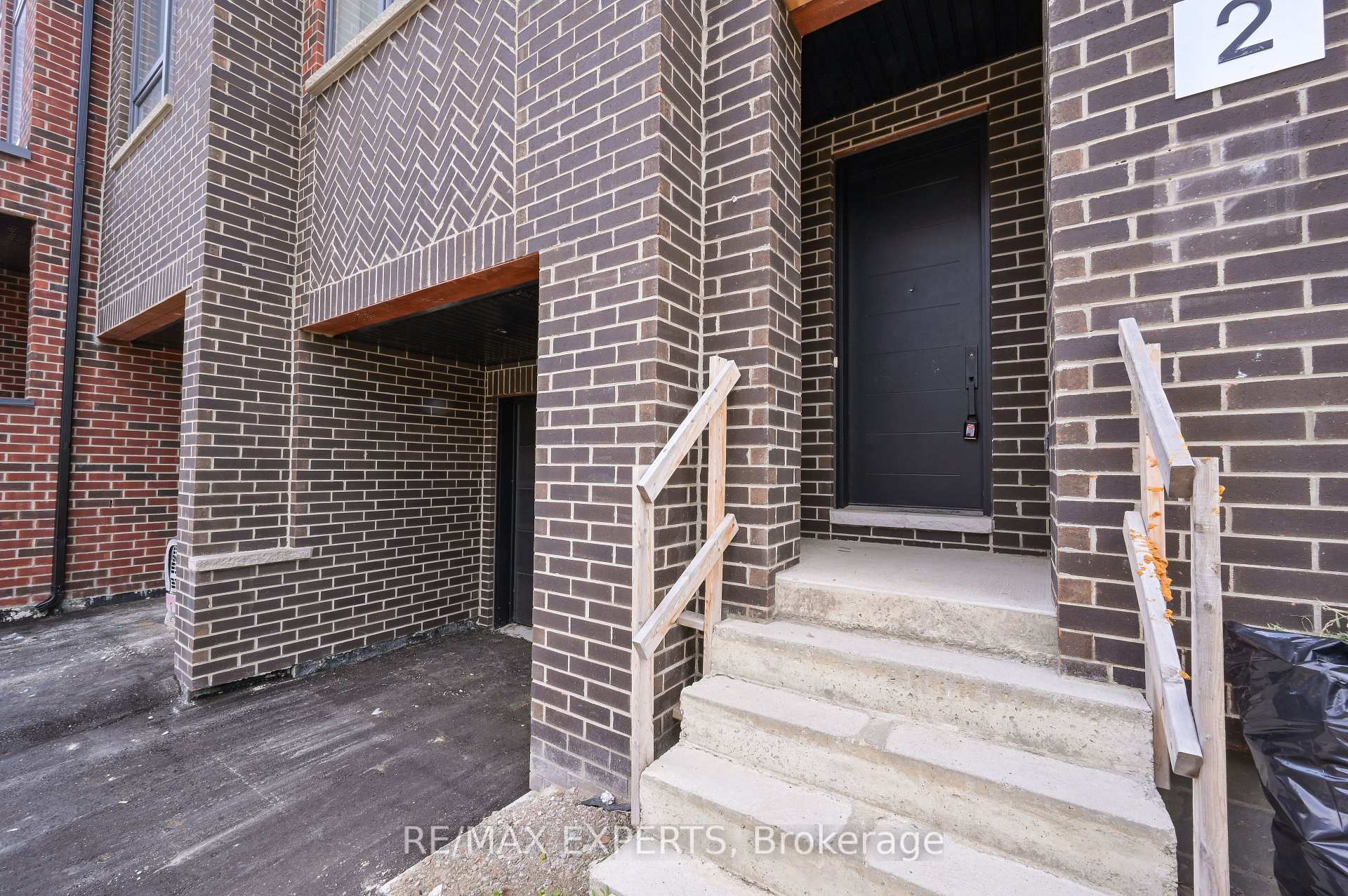 Photo 4 of 2 Wylie Street, Caledon, Bolton West — HOMEH