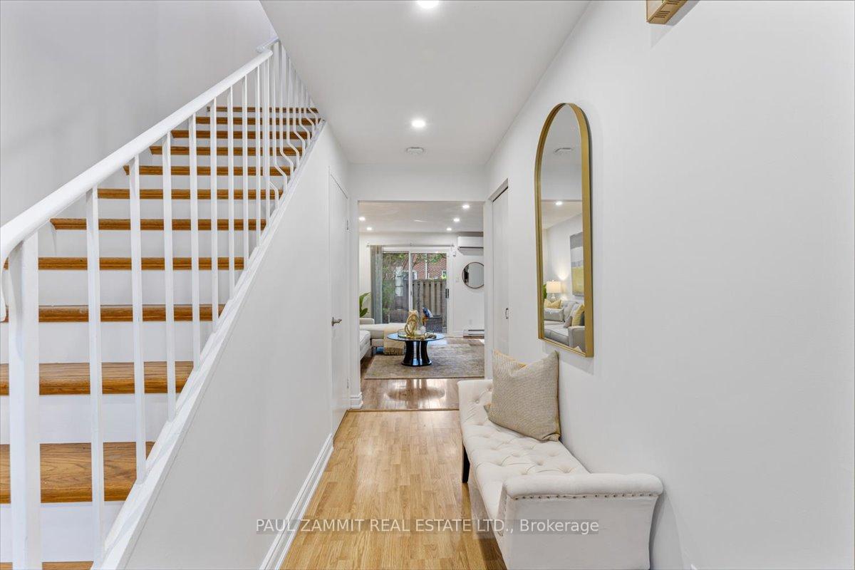 Photo 3 of 19 Harris Way, Markham, Aileen-Willowbrook — HOMEH