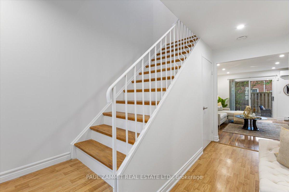Photo 4 of 19 Harris Way, Markham, Aileen-Willowbrook — HOMEH