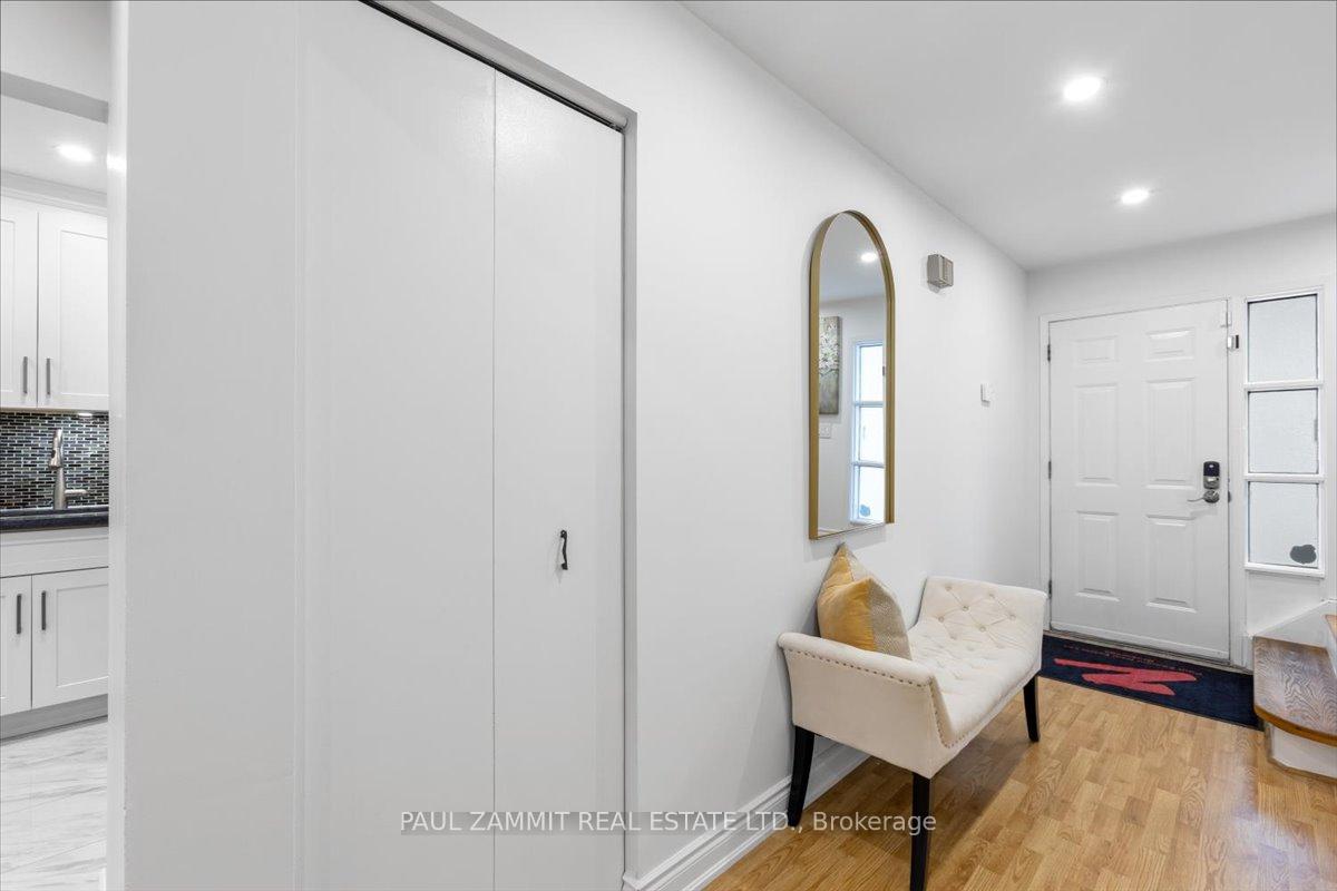 Photo 5 of 19 Harris Way, Markham, Aileen-Willowbrook — HOMEH