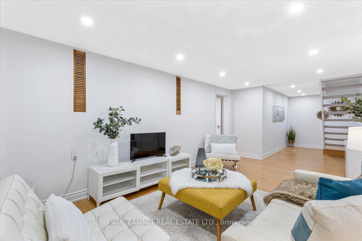 Photo 26 of 19 Harris Way, Markham, Aileen-Willowbrook — HOMEH