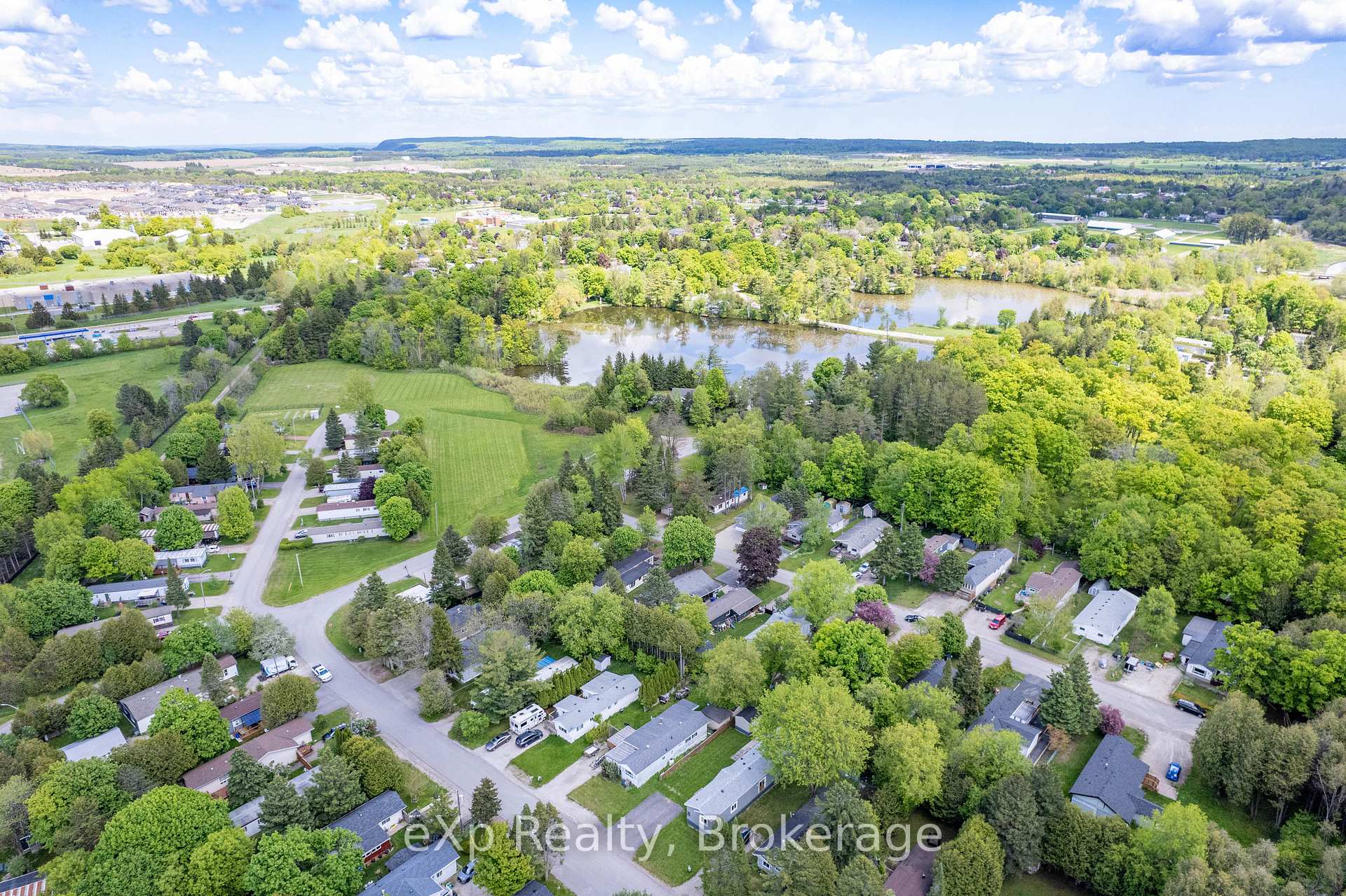 Photo 37 of 15 Cedar Lane, Erin, Hillsburgh — HOMEH