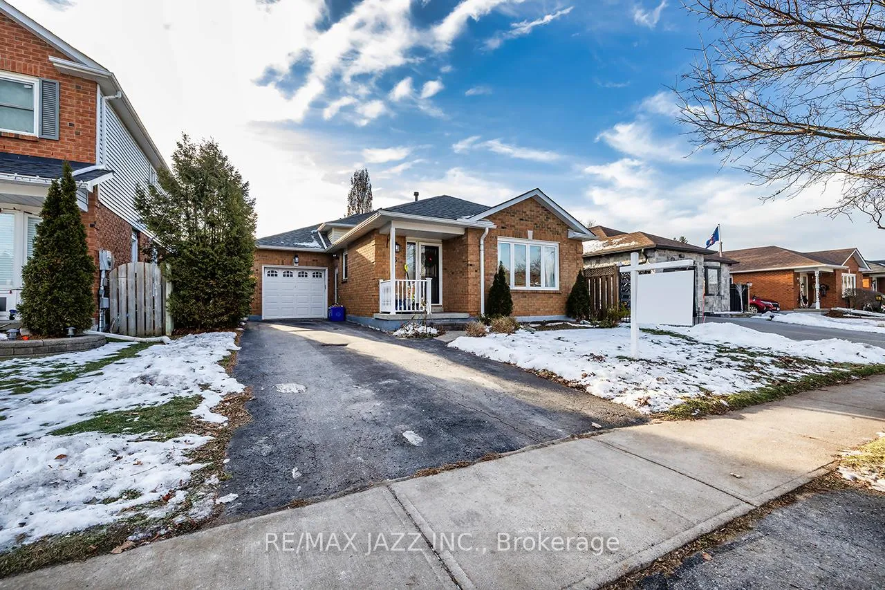 Photo 4 of 3 Devondale Street, Clarington, Courtice — HOMEH