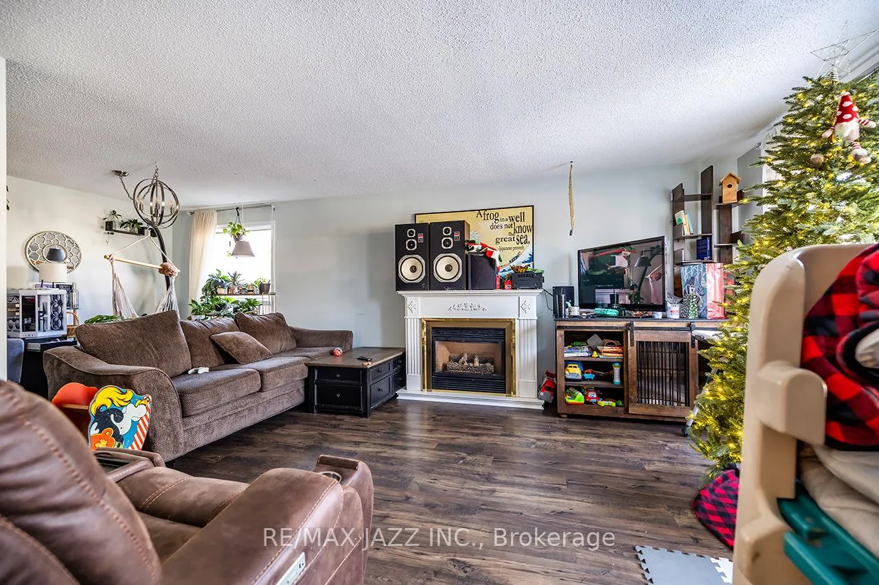 Photo 6 of 3 Devondale Street, Clarington, Courtice — HOMEH