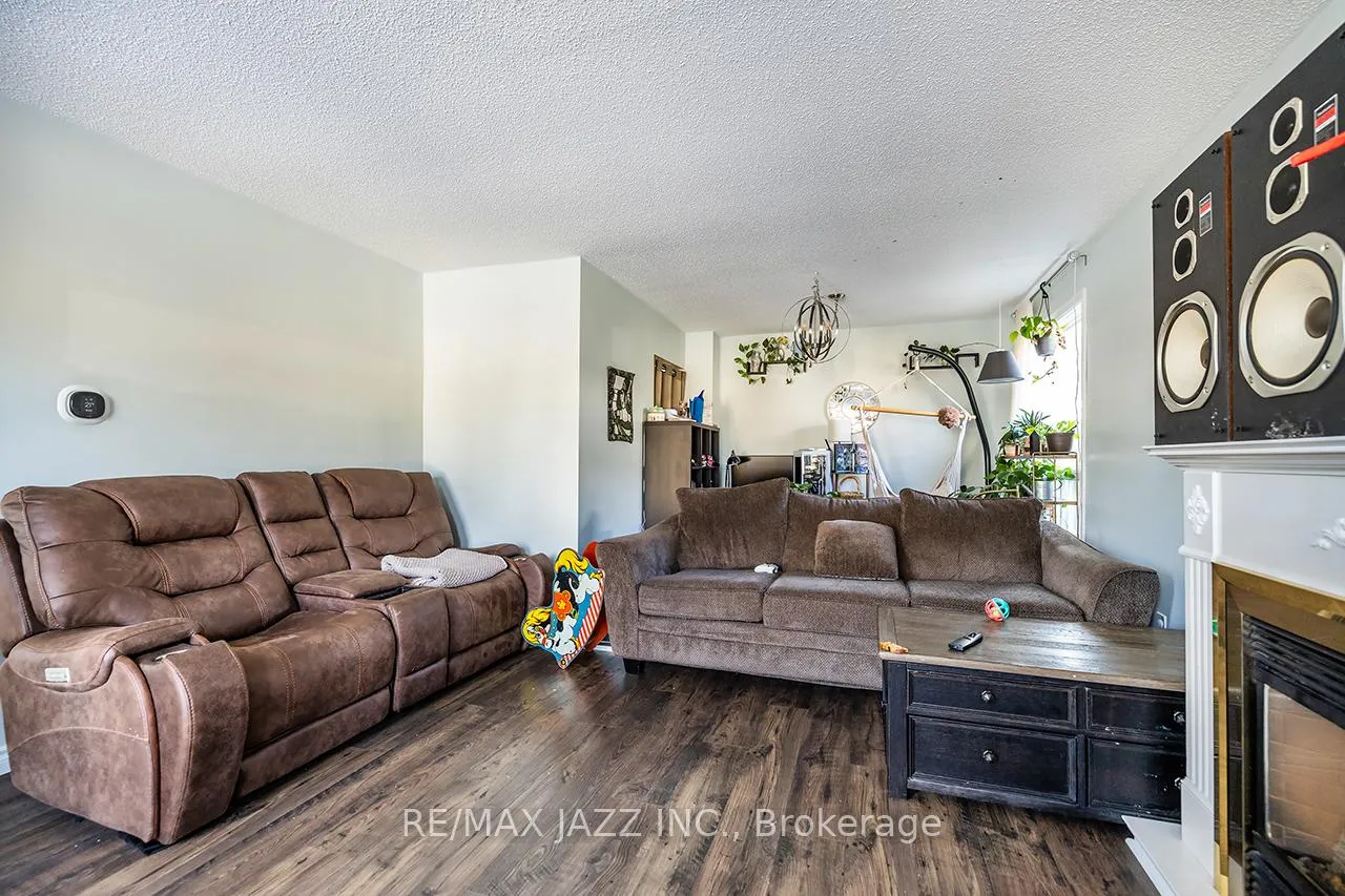Photo 7 of 3 Devondale Street, Clarington, Courtice — HOMEH