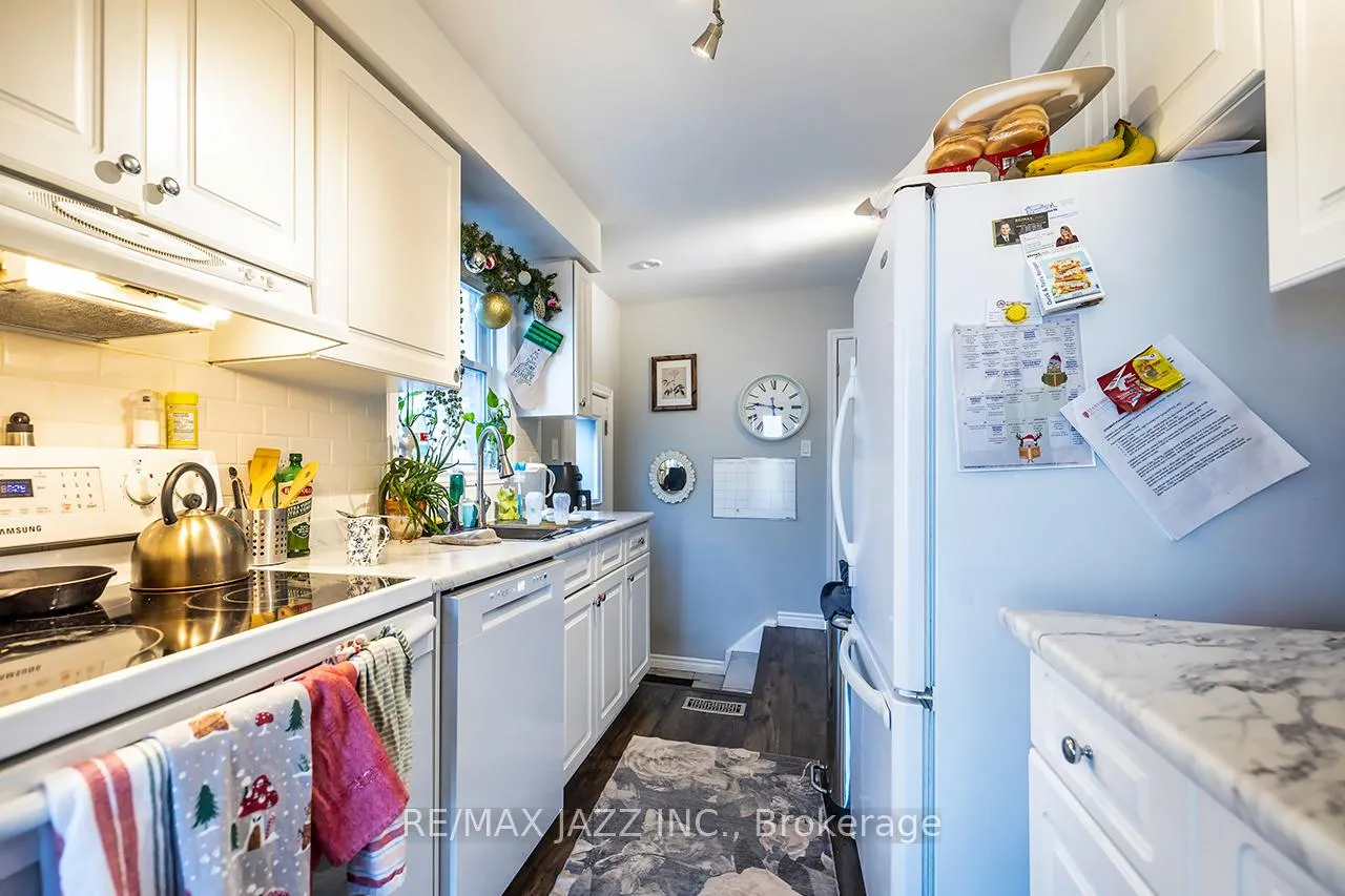 Photo 10 of 3 Devondale Street, Clarington, Courtice — HOMEH