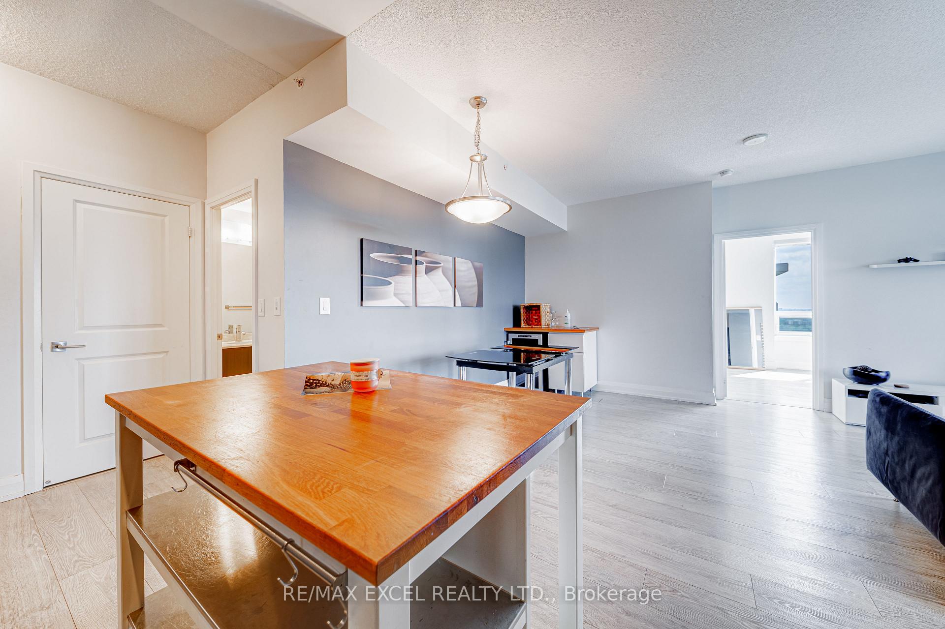 Photo 5 of Unit 2006, 7165 Yonge Street, Markham, Grandview — HOMEH