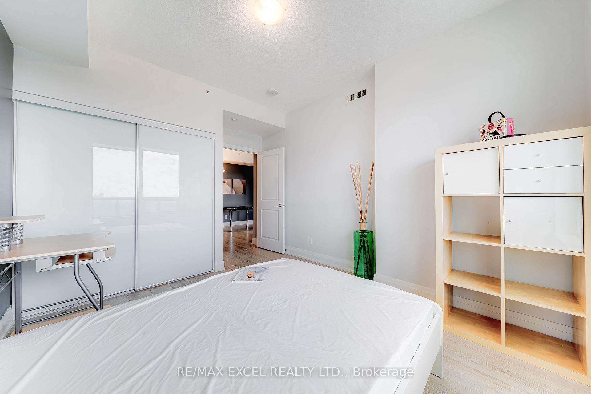 Photo 14 of Unit 2006, 7165 Yonge Street, Markham, Grandview — HOMEH