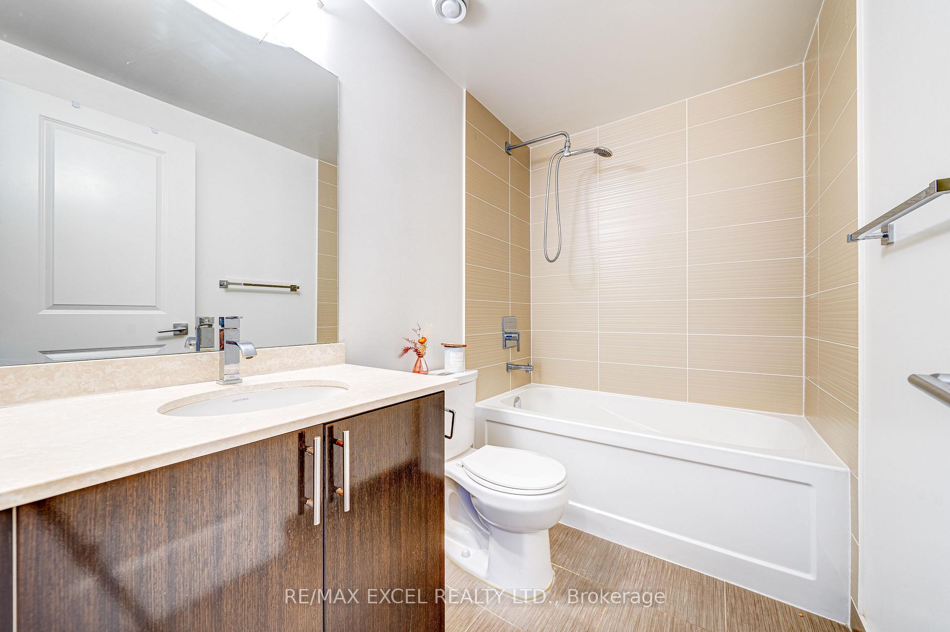 Photo 16 of Unit 2006, 7165 Yonge Street, Markham, Grandview — HOMEH