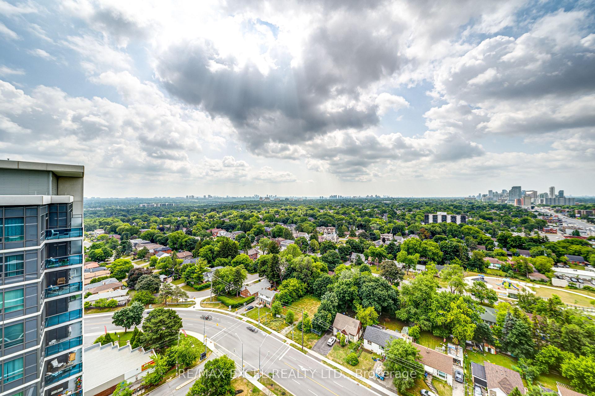 Photo 23 of Unit 2006, 7165 Yonge Street, Markham, Grandview — HOMEH
