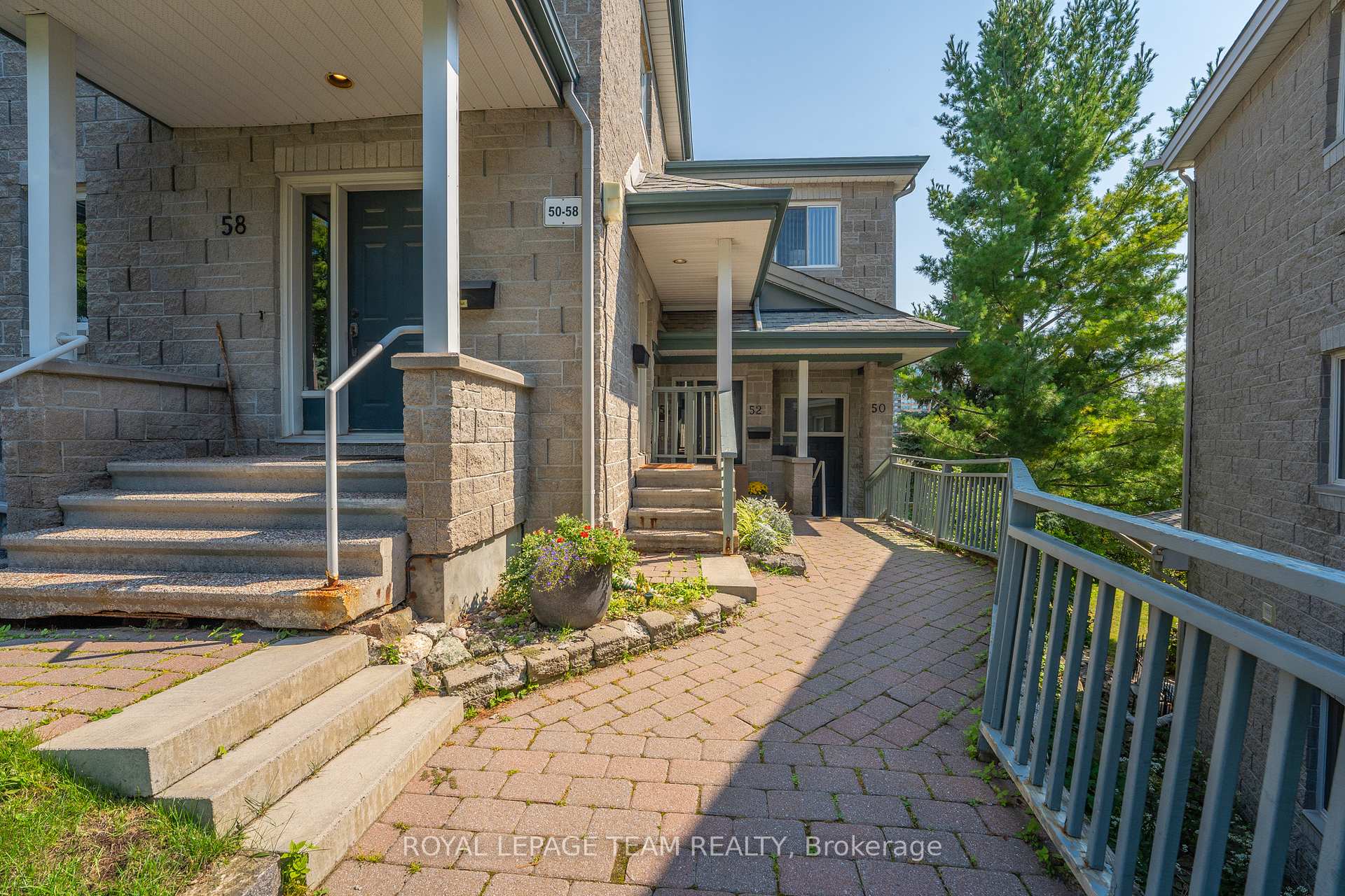 Photo 3 of 54 Robson Court, Ottawa, Kanata - Kanata Lakes/Heritage Hills — HOMEH