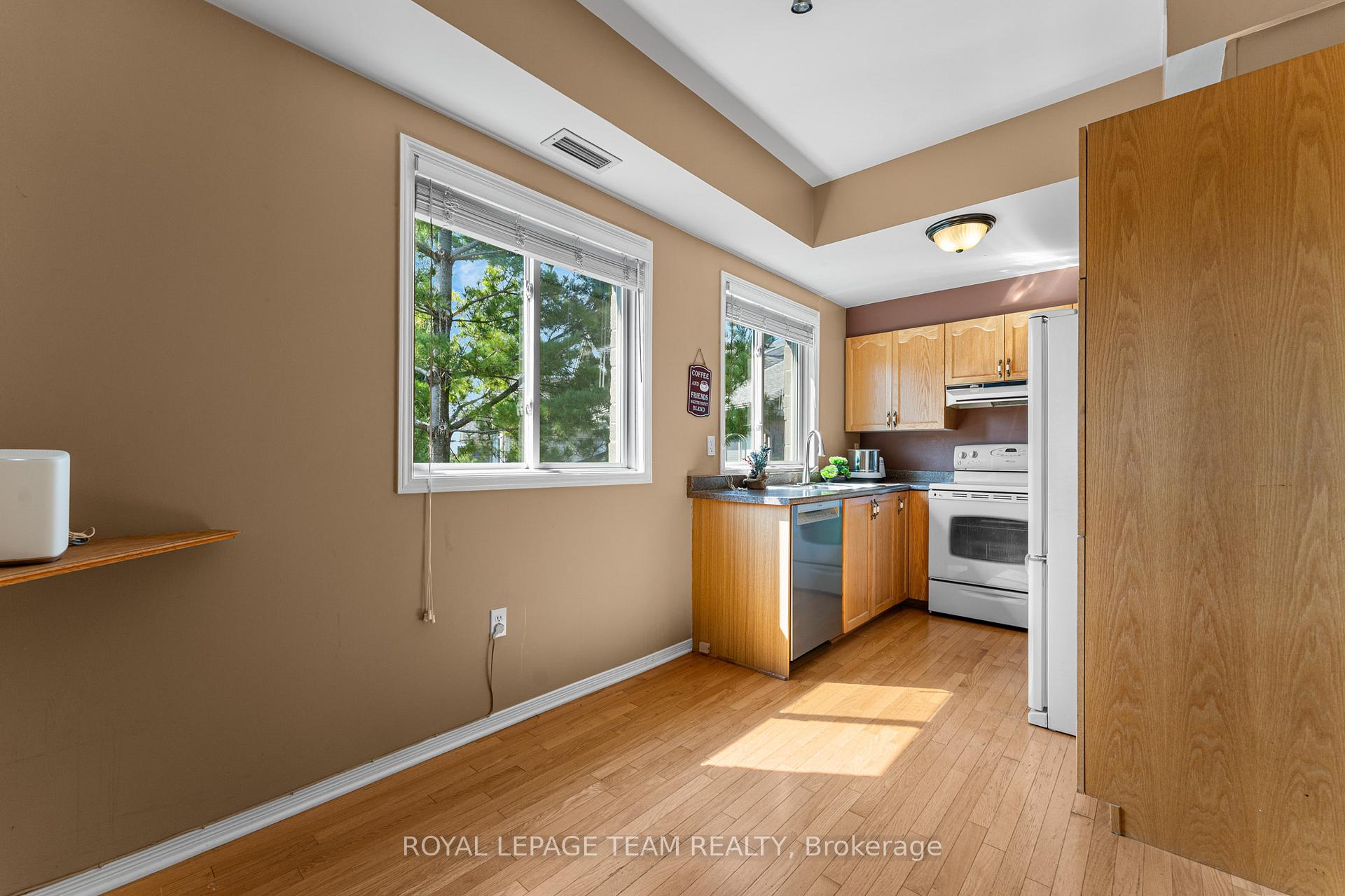 Photo 6 of 54 Robson Court, Ottawa, Kanata - Kanata Lakes/Heritage Hills — HOMEH