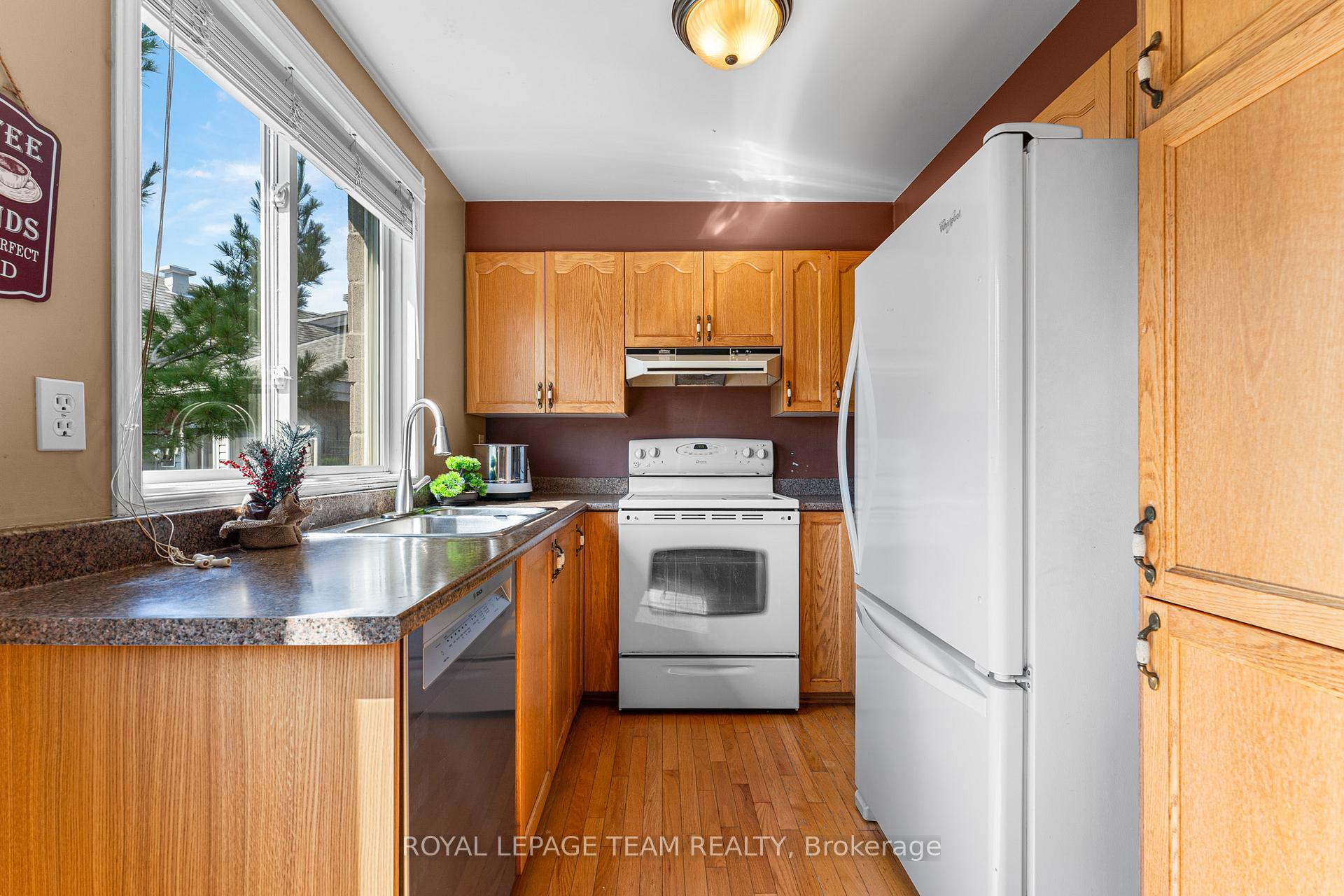 Photo 8 of 54 Robson Court, Ottawa, Kanata - Kanata Lakes/Heritage Hills — HOMEH