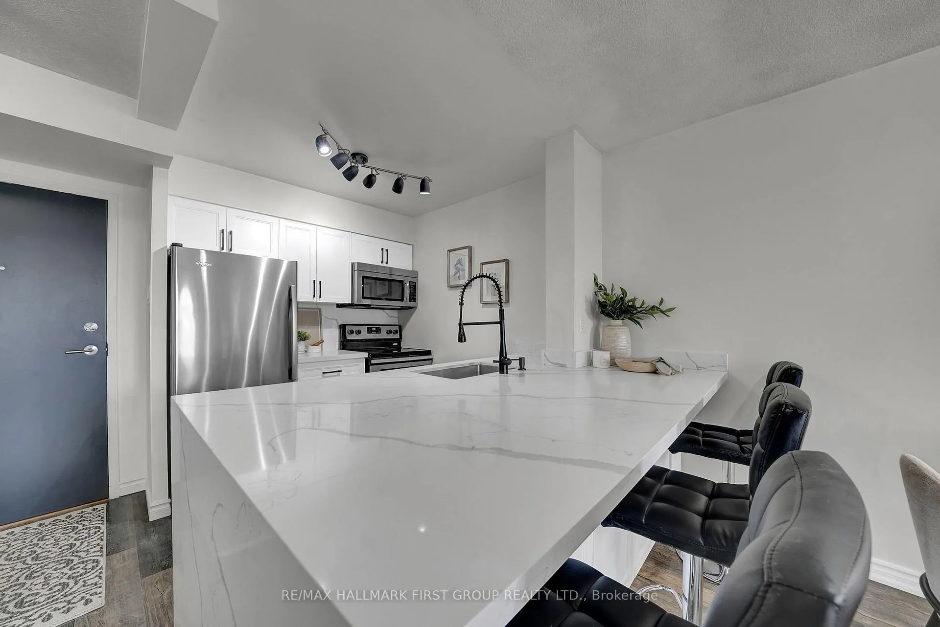Photo 4 of Unit 405, 1665 Pickering Parkway, Pickering, Village East — HOMEH