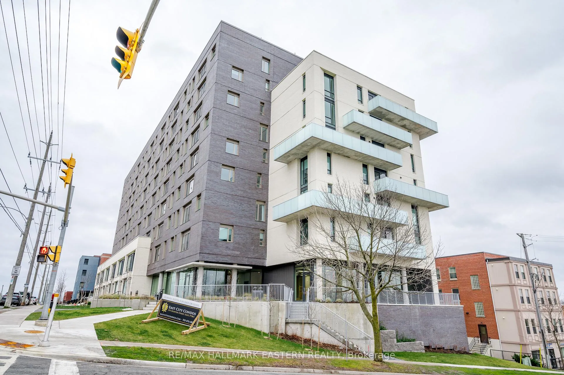 Front of Unit 505, 195 Hunter Street E