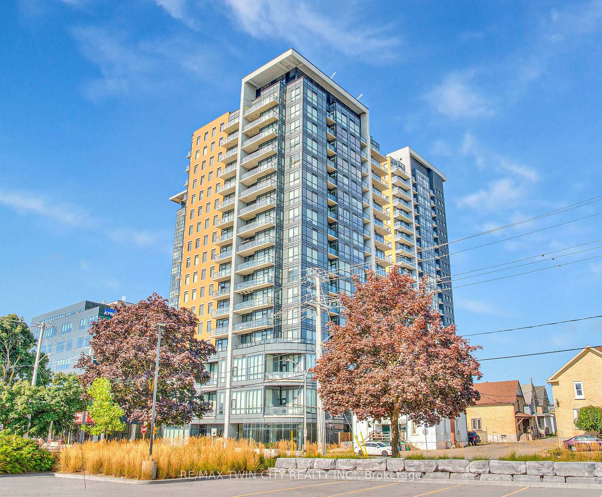 Photo 3 of Unit 1406, 100 Garment Street, Kitchener — HOMEH