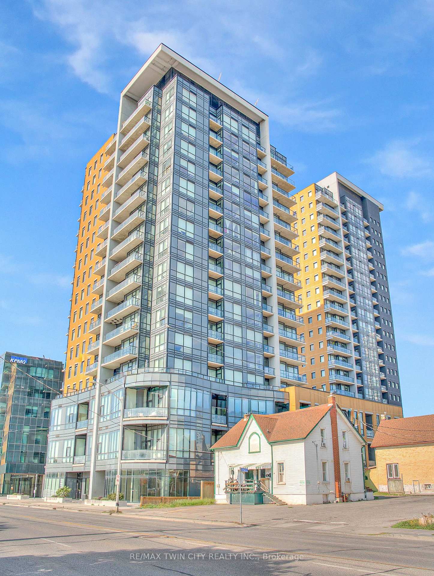 Photo 4 of Unit 1406, 100 Garment Street, Kitchener — HOMEH
