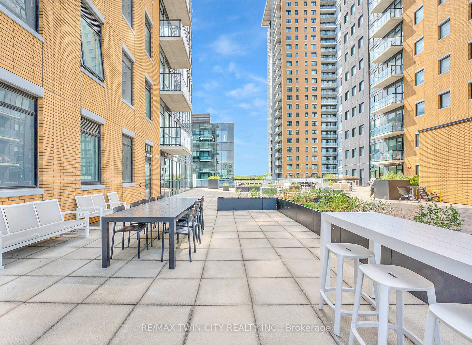 Photo 36 of Unit 1406, 100 Garment Street, Kitchener — HOMEH