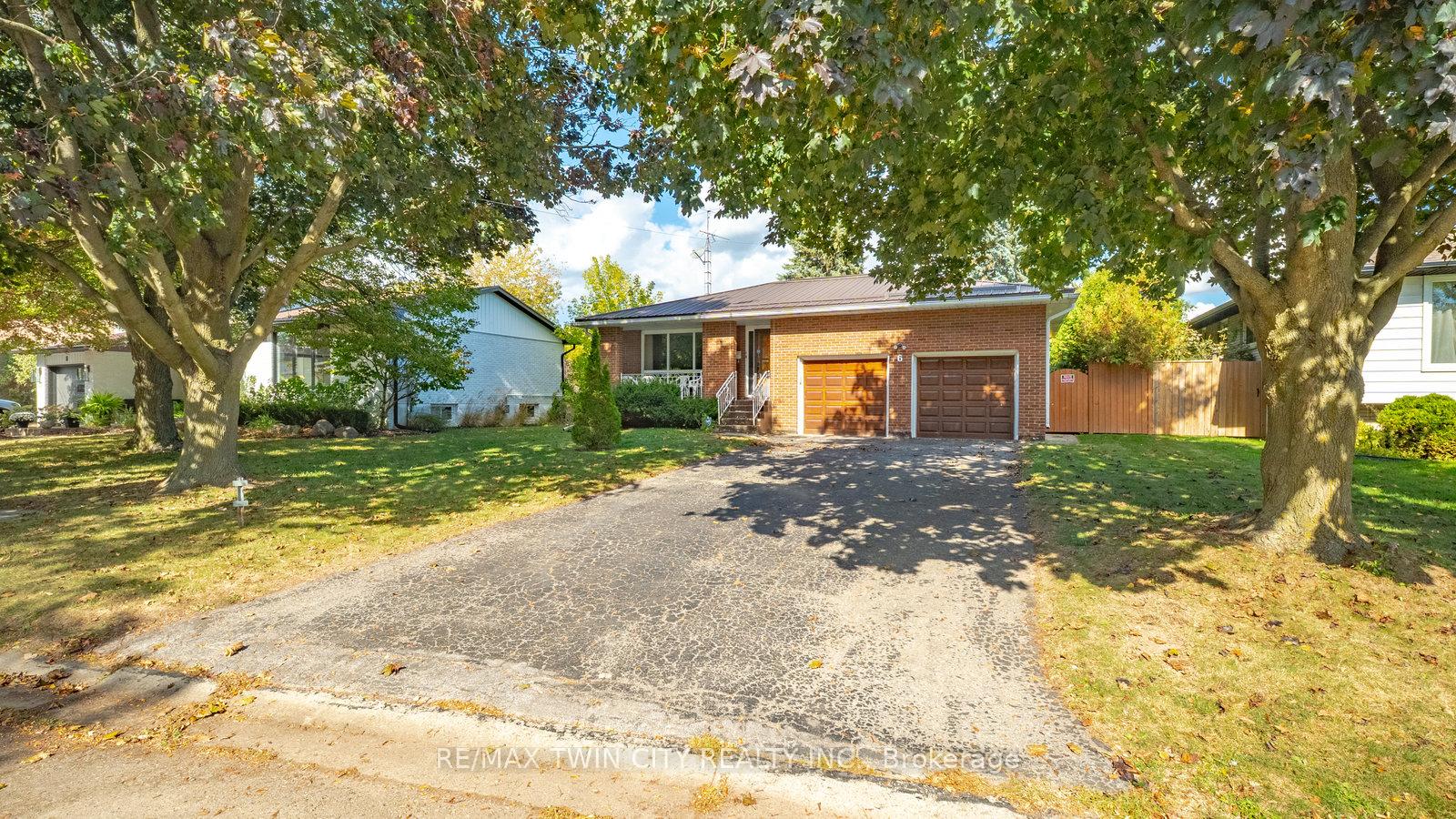 Photo 3 of 6 Ventnor Court, Brantford — HOMEH