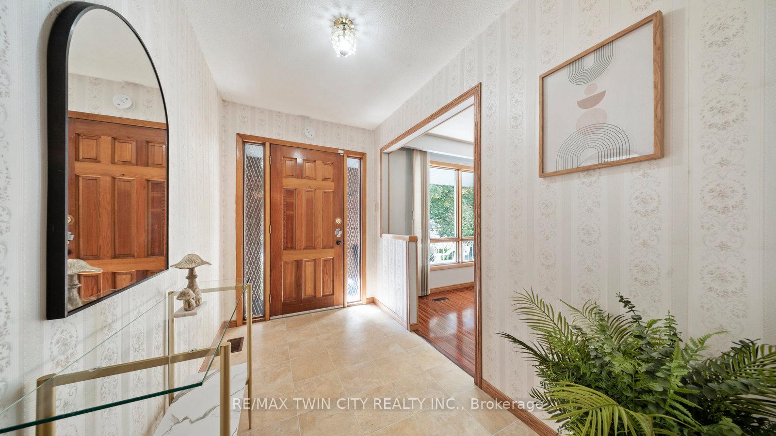 Photo 12 of 6 Ventnor Court, Brantford — HOMEH