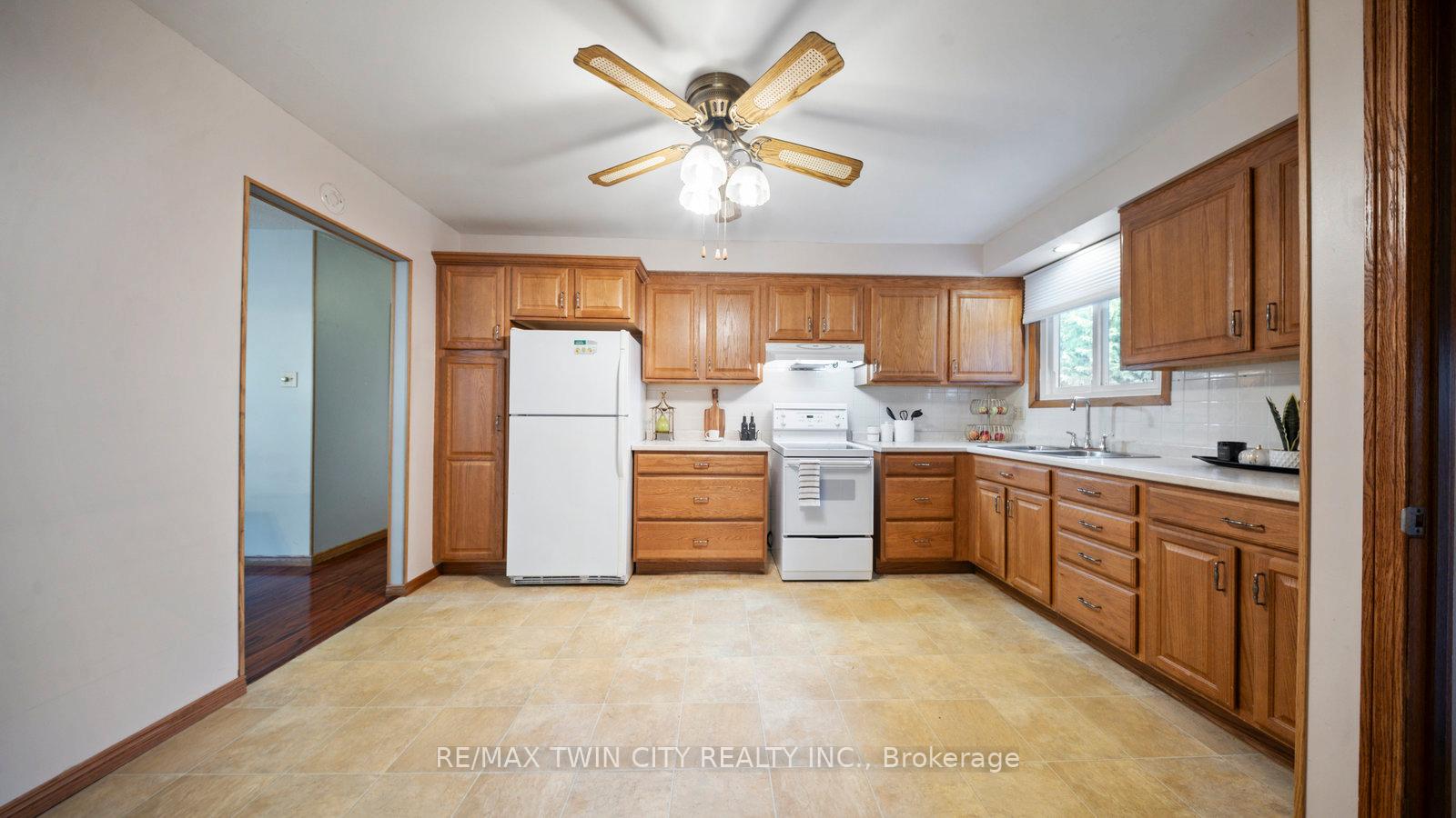 Photo 14 of 6 Ventnor Court, Brantford — HOMEH