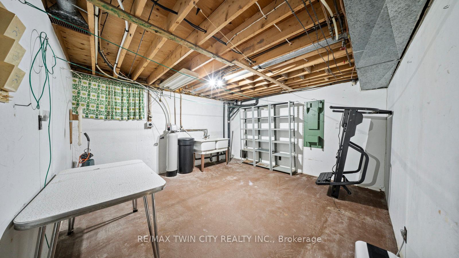 Photo 26 of 6 Ventnor Court, Brantford — HOMEH