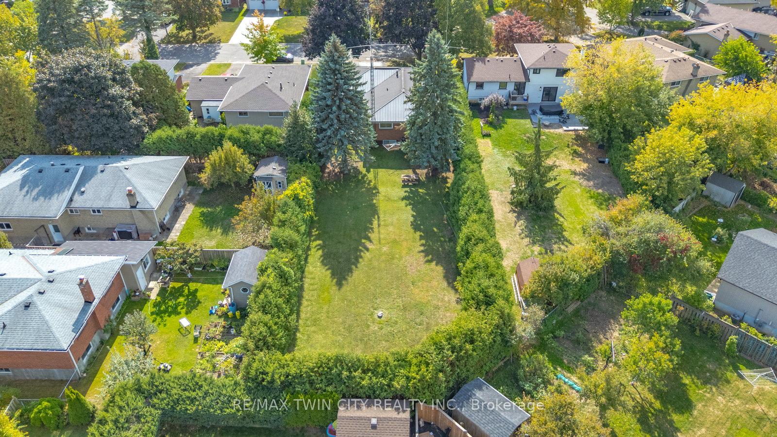 Photo 34 of 6 Ventnor Court, Brantford — HOMEH