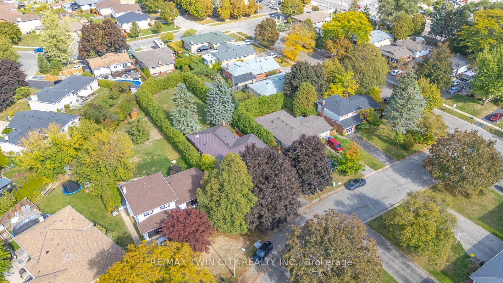 Photo 38 of 6 Ventnor Court, Brantford — HOMEH
