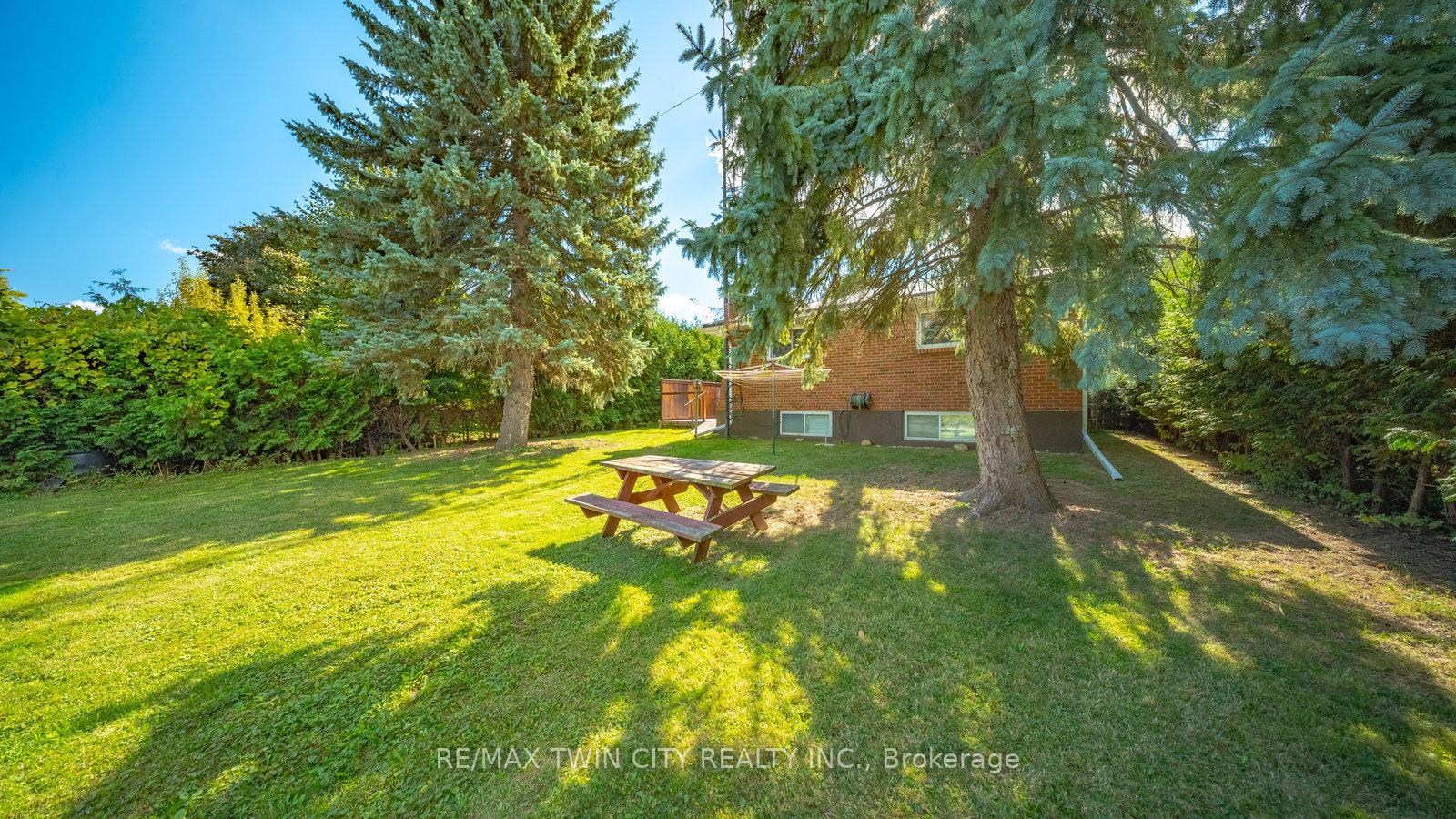 Photo 43 of 6 Ventnor Court, Brantford — HOMEH