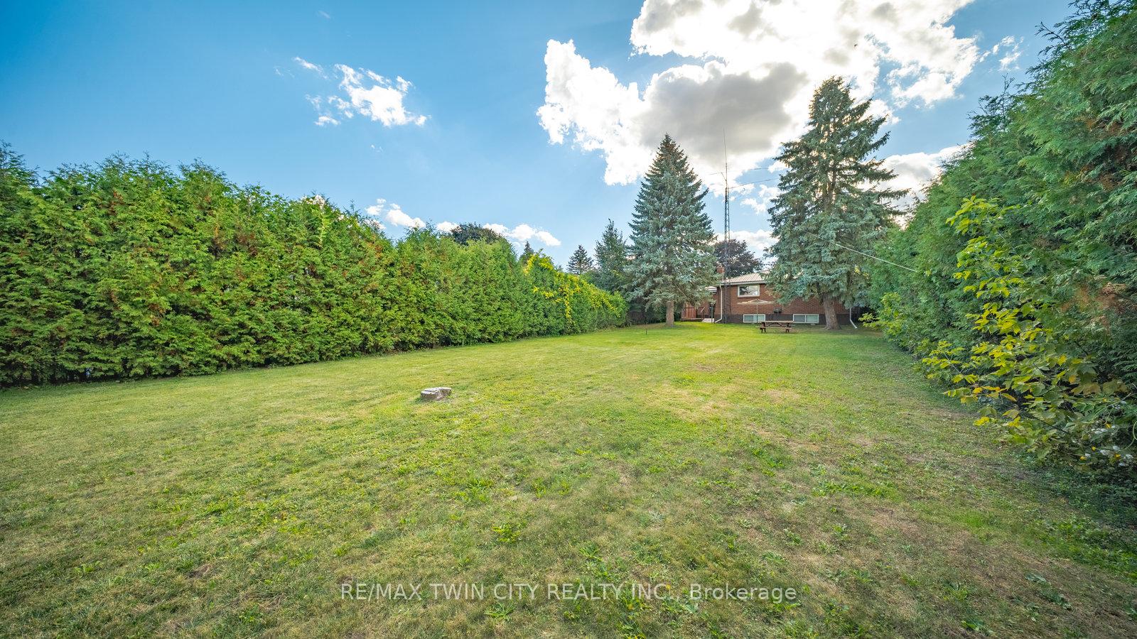 Photo 45 of 6 Ventnor Court, Brantford — HOMEH