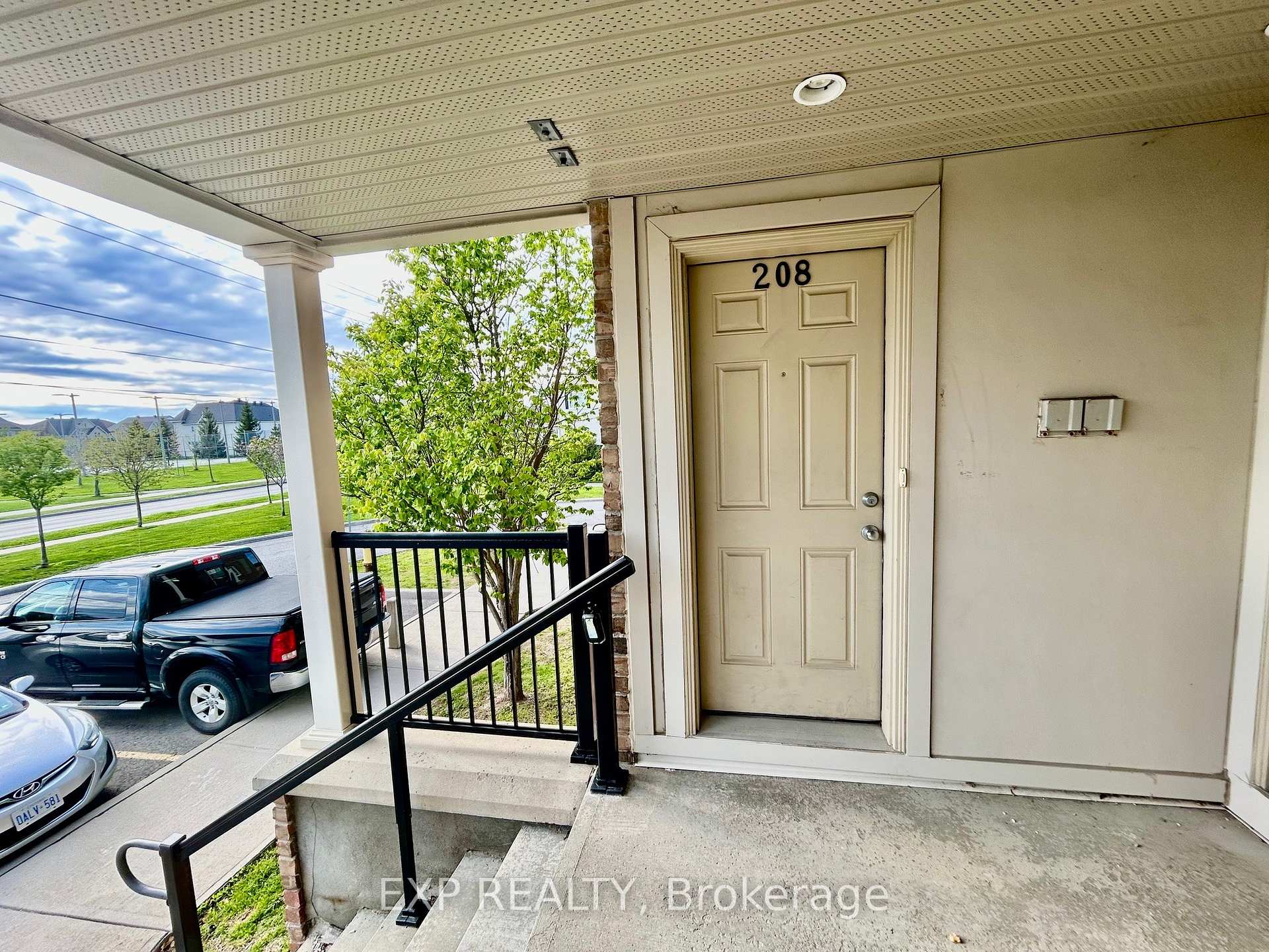 Photo 3 of 208 Shanly Private, Ottawa, Barrhaven - Stonebridge — HOMEH