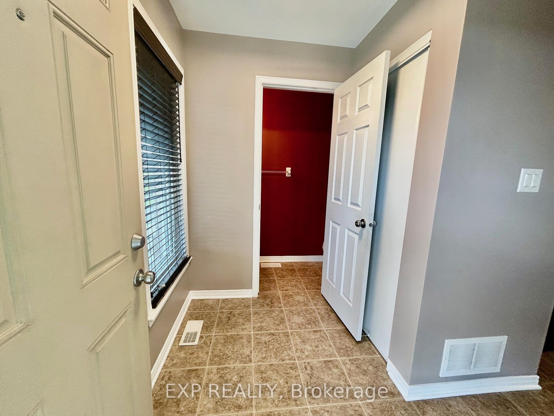 Photo 4 of 208 Shanly Private, Ottawa, Barrhaven - Stonebridge — HOMEH