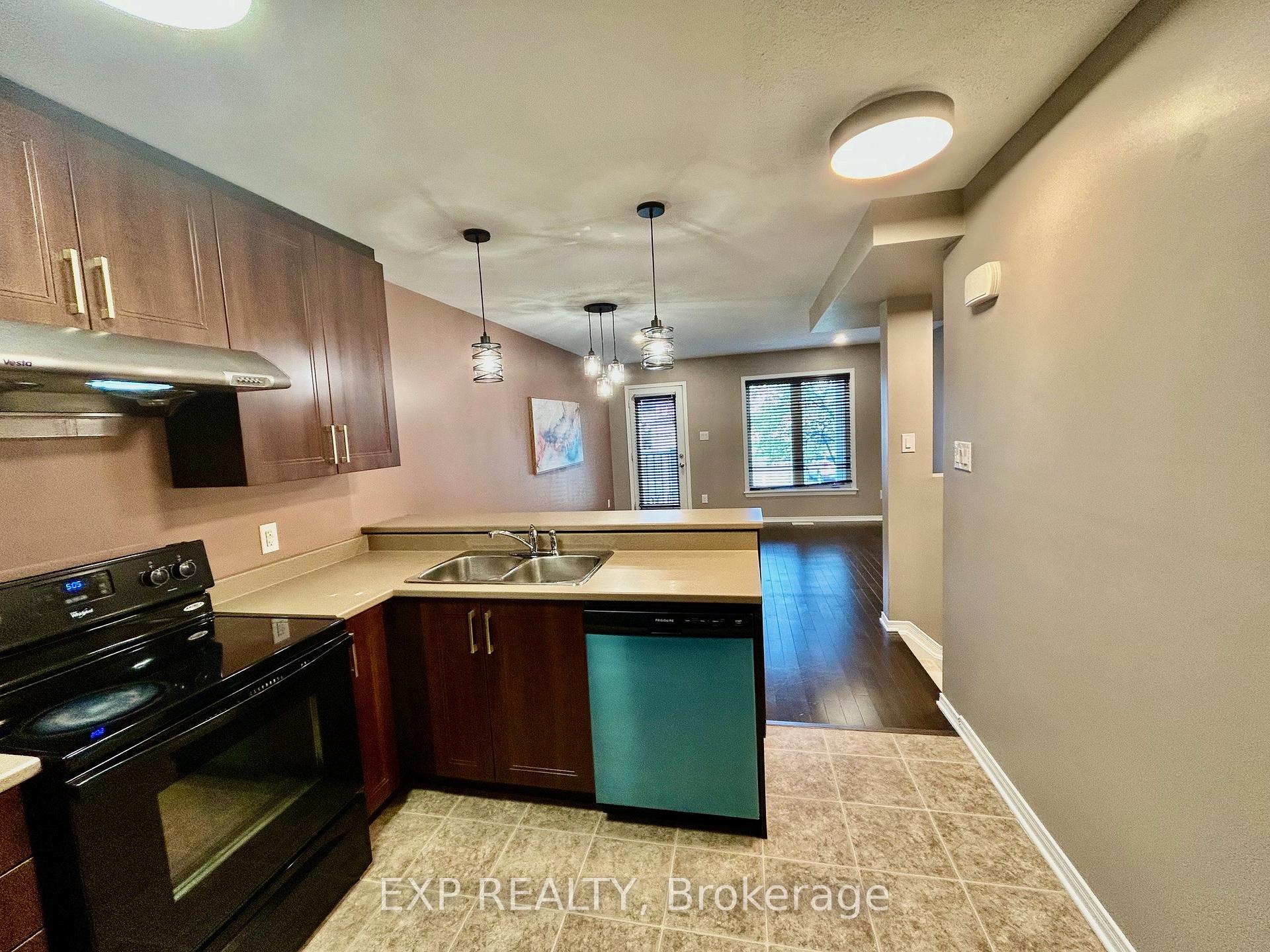 Photo 5 of 208 Shanly Private, Ottawa, Barrhaven - Stonebridge — HOMEH