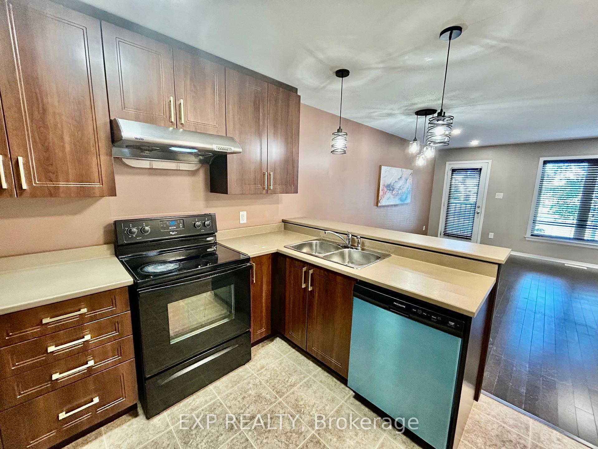 Photo 8 of 208 Shanly Private, Ottawa, Barrhaven - Stonebridge — HOMEH