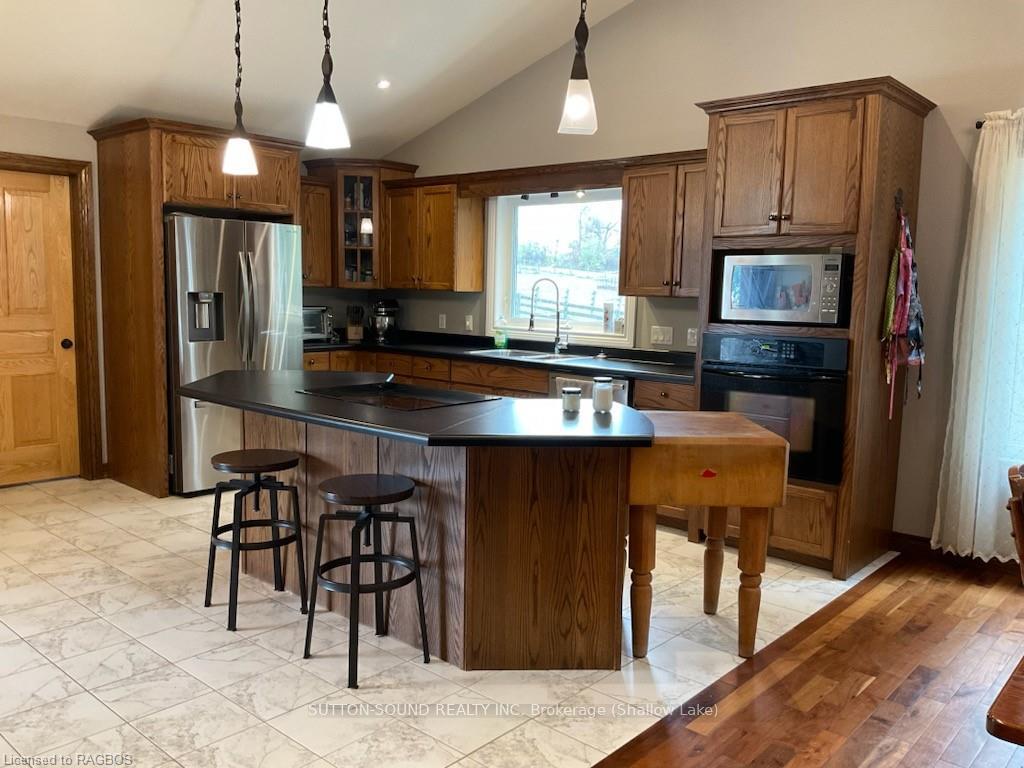 Photo 4 of 101 Arnott Lane, Chatsworth — HOMEH