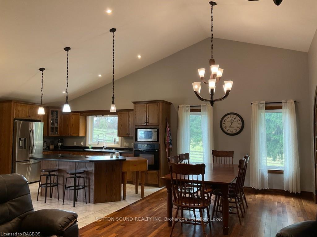 Photo 5 of 101 Arnott Lane, Chatsworth — HOMEH