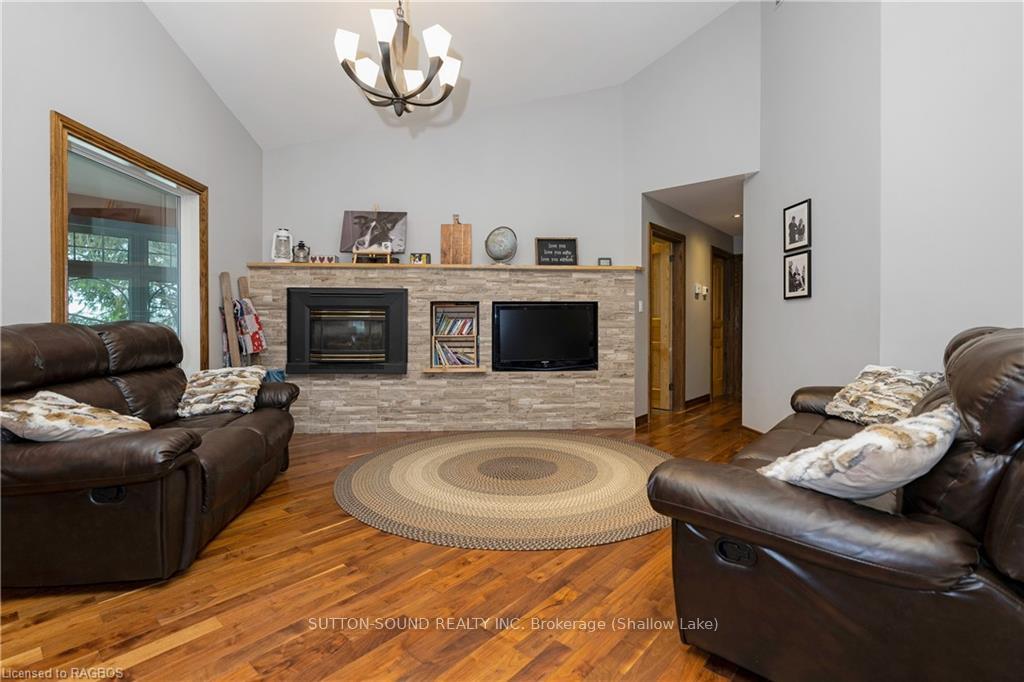 Photo 7 of 101 Arnott Lane, Chatsworth — HOMEH