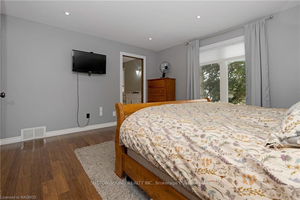 Photo 10 of 101 Arnott Lane, Chatsworth — HOMEH