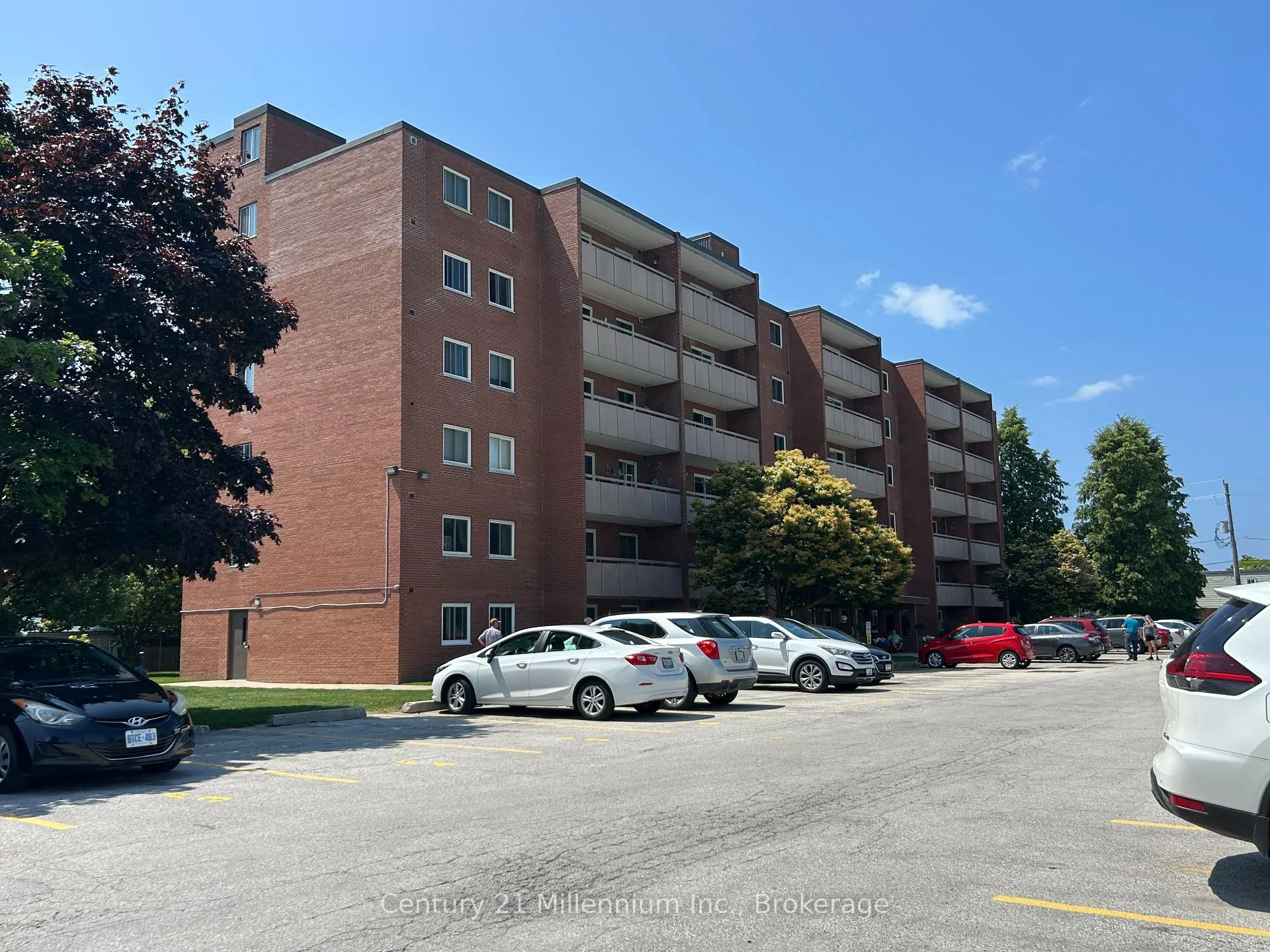 Front of Unit 202, 460 Ontario Street
