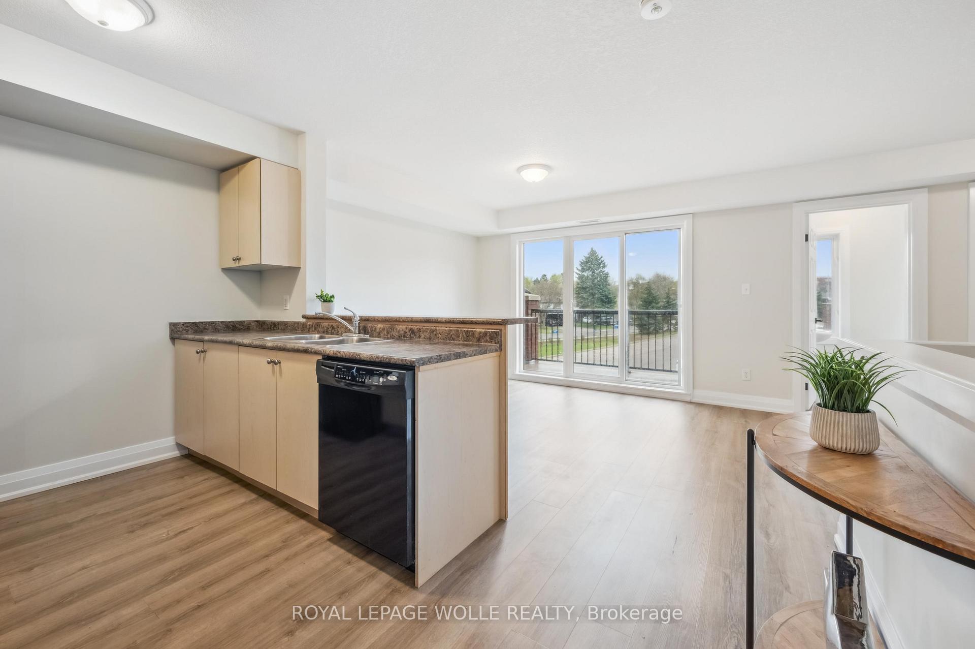 Photo 3 of Unit 12D, 45 Cedarhill Crescent, Kitchener — HOMEH